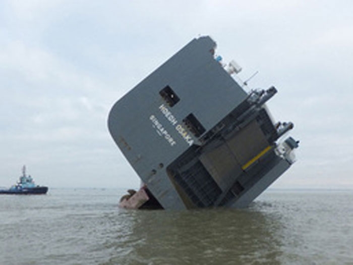 Weather reduces Höegh Osaka salvage initiatives image description