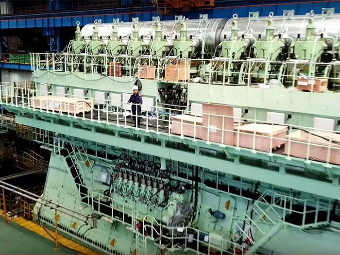 VIDEO CLIP: Building the globe's largest Otto cycle engine image description