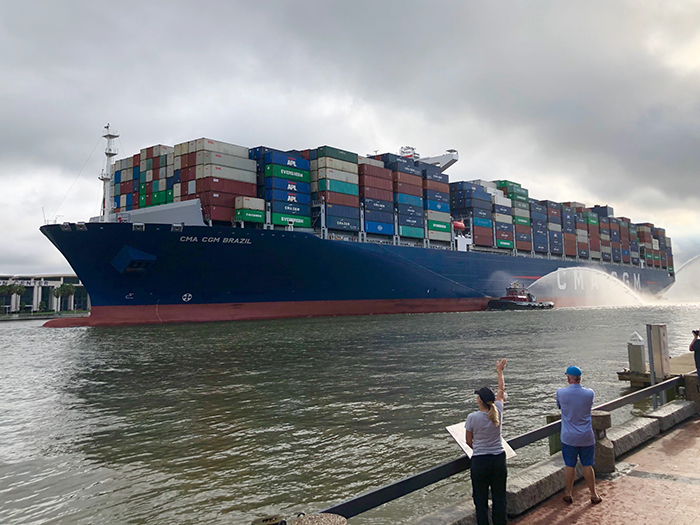 VIDEO CLIP: Savannah invites biggest box ship to ever before call the UNITED STATE East Coast image description
