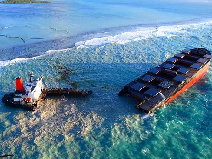 ITF calls on Mauritius to launch Wakashio crew Wakashio after grounding