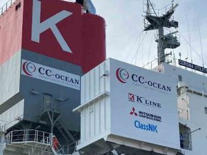 CO2 capture unit hoisted aboard ship