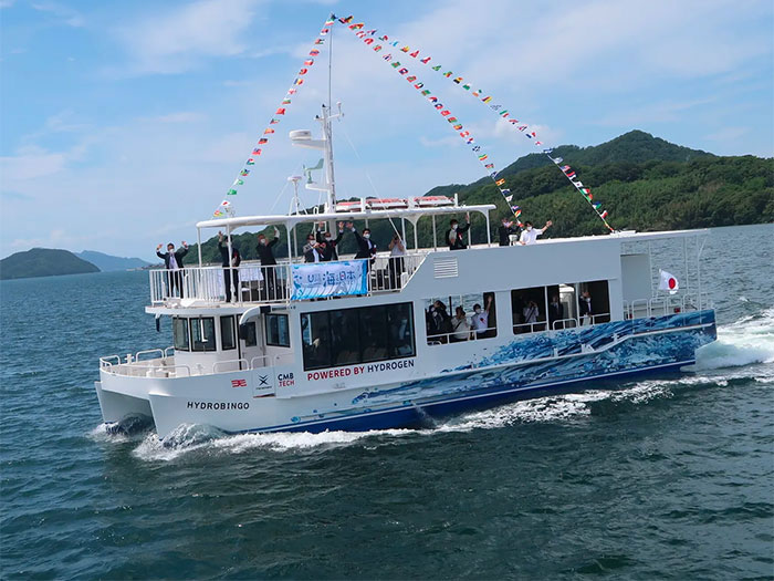 Hydrogen fueled ferry under way