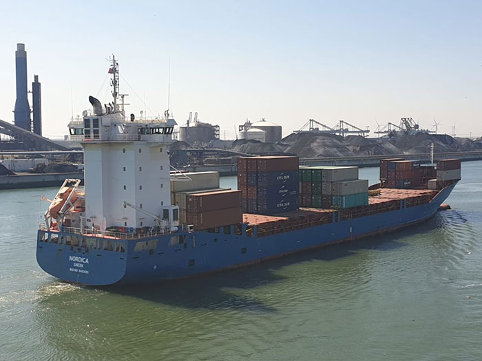 Blue containership to be fitted with CO2 capture solution