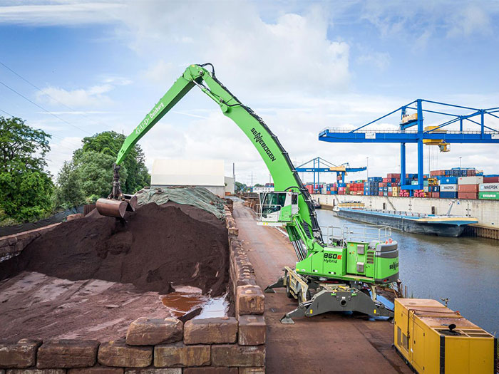 Sennebogen on dockside