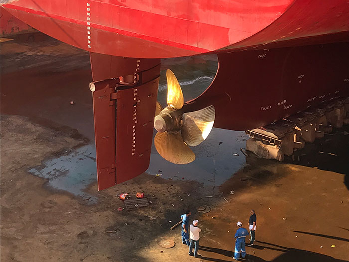 Vessel in dry dock with optimized propellers