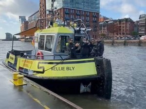 Autonomous tug in Hamburg