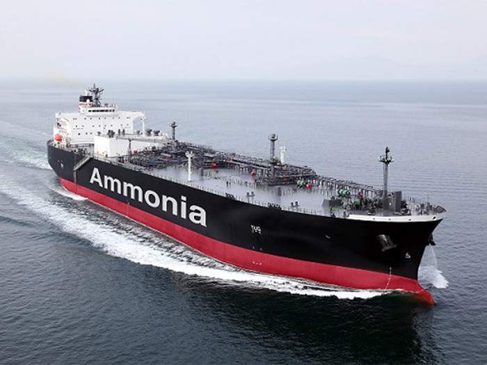 Ammonia-fueled ammoniacarrier