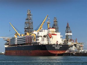 Wind turbine blades arrive at Harbor Island