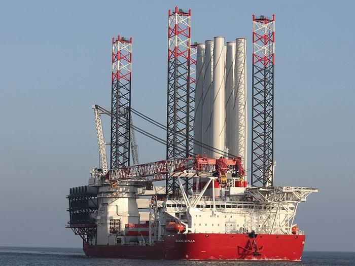 Wind turbine installation vessel