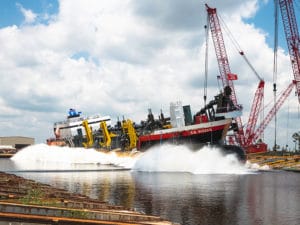 Trailing suction dredge (TSHD) launch