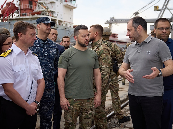 Zelensky in Ukrainian grain export port