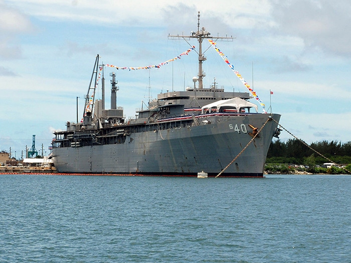 submarine tender