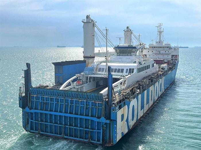 zero-emission ferry on Ro;;Dock ship