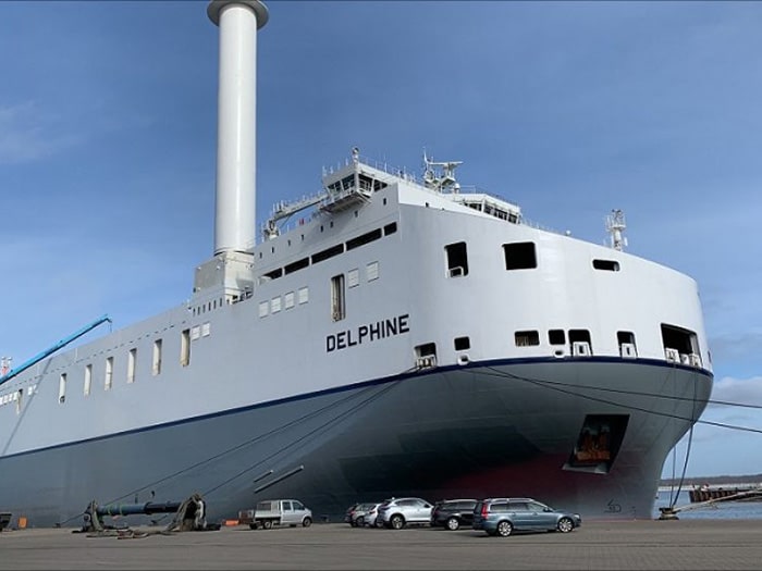 Delphine has been fitted with Norsepower rotor sails