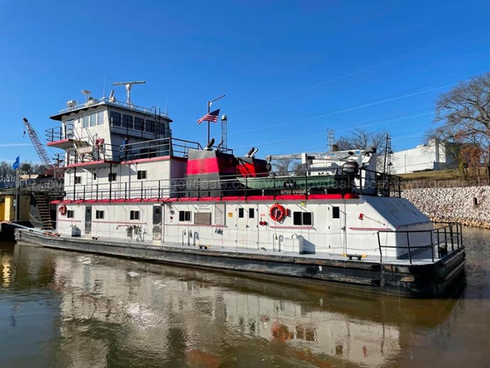 TVA towboat