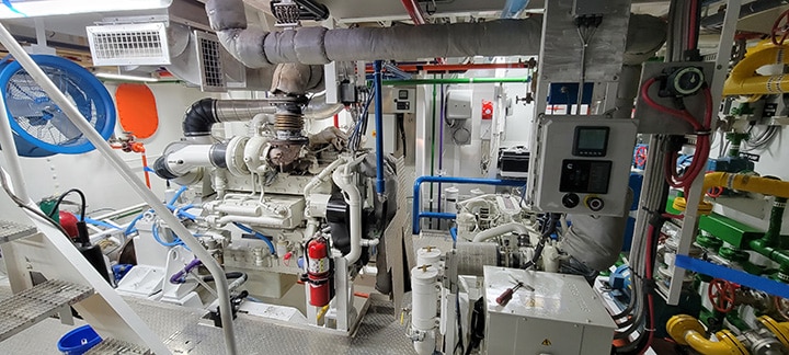 push tug engine room