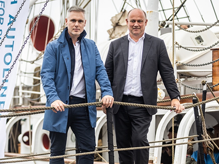 Kongsberg Digital to digitalize whole Höegh Autoliners fleet KOngsberg Digital CEO with Hoegh AAutoliners CEO
