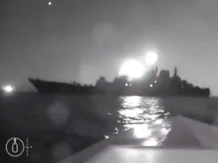 Image from Ukrainian drone minutes before strike on Russian ship