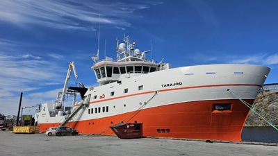 Ship that pulled grounded expedition ship free