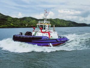 hybrid-drive tug in water