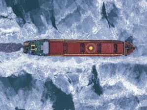 Cargo ship fitted with ammonia fuel-supply system