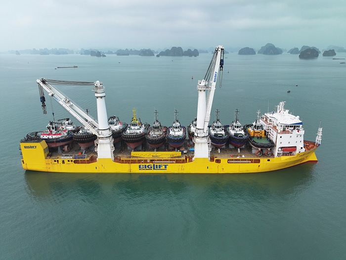 BigLift  vessel loaded with Damen tugs