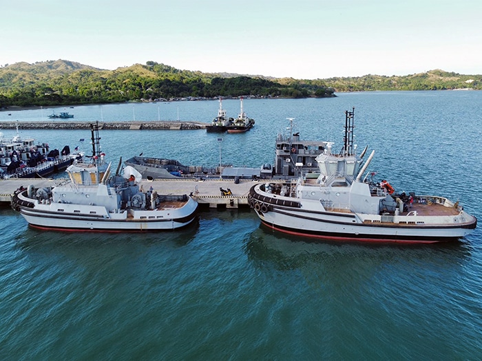 Philippine Navy tug duo