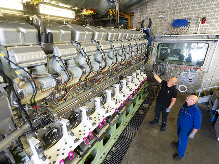 Miecznik frigate engine