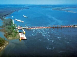 Construction at Lock and Dam 25 will result in a new 1,200- foot by 110-foot lock chamber being built adjacent to the existing 600-foot chamber. [USACE photograph]