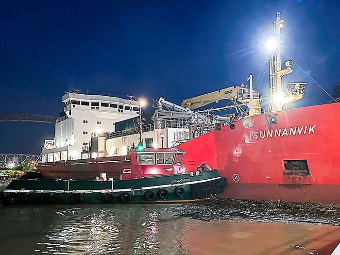 tug alongside the SunnaNvik