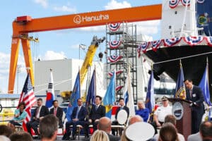 South Korean President Lee Jae Myung, Pennsylvania Gov. Josh Shapiro, Hanwha Group Vice Chairman Dong Kwan Kim, and key officials pose for photo at Hanwha Philly Shipyard. [Photo: Hanwha Group]