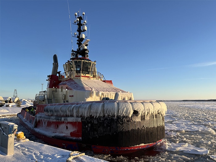 Tug with CRP propulsors in ice