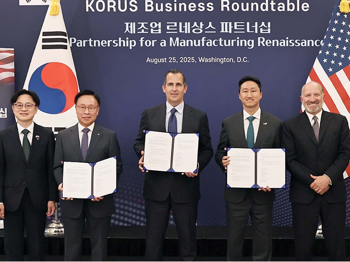 group shot oof Cerberus Maritime MOU signatories