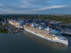 Two icons in the water at Mayer Turku