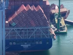 containers fall off ship