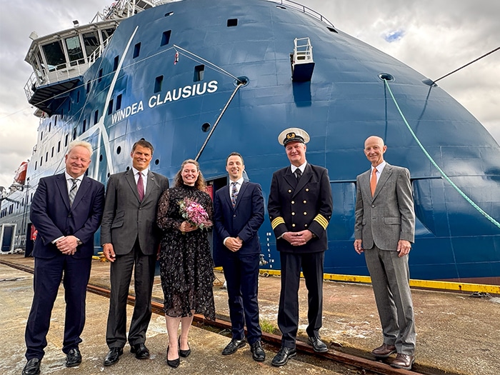 Windea Cluausius group shot