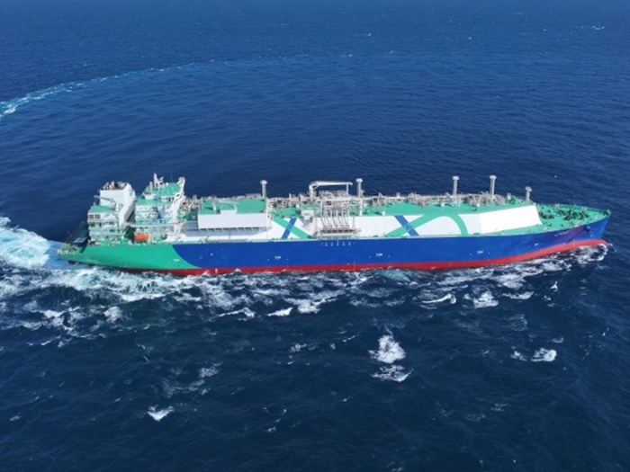 CLISCO LNG carrier at sea