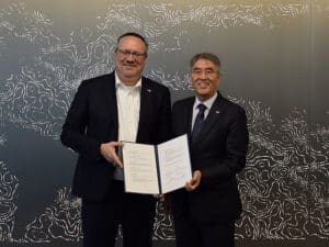 L to R: Patrick Ryan, ABS Senior vice president and chief technology officer, and Keyyong Hong, president of KRISO.[photo: ABS]