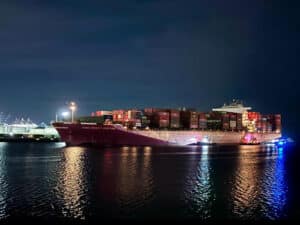 Under the direction of the Unified Command, crews returned the ONE Henry Hudson to Yusen Terminal at the Port of Los Angeles late Wednesday night.