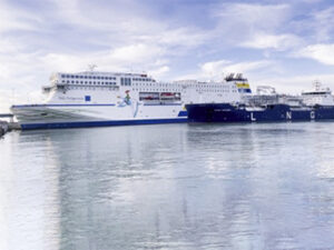 The Nils Holgersson’ pictured during bunkering with bio-LNG. [photo:courtesy TT-Line]