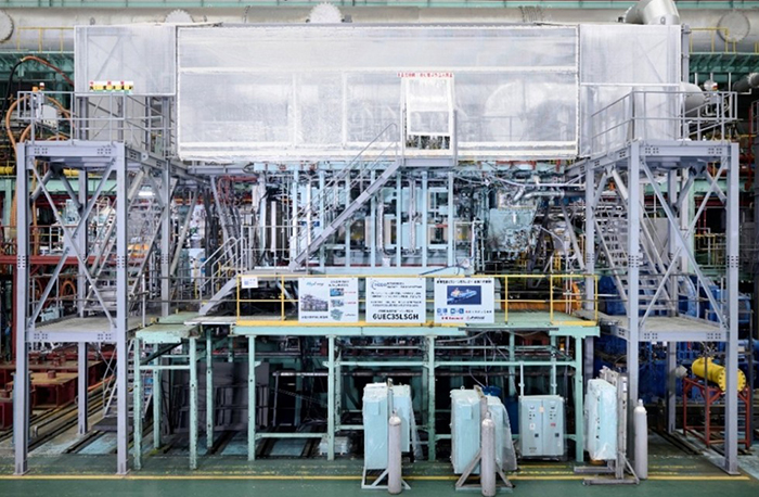 Hydrogen-fueled J-ENG 6UEC35LSGH engine. [Photo: J-ENG]

