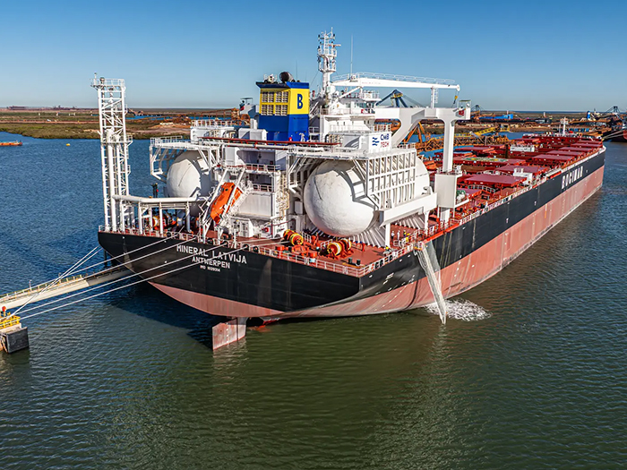 Fortescue and CMB.TECH have signed an agreement for the charter of up to 12 ammonia-capable dry bulk vessels