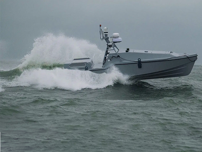Saronivc AUV rescues Apacje crew