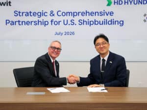 Chad Johnson, president of Kiewit Offshore Services, Ltd., and Hannae Choi, executive vice president and head of the corporate planning office at HD Korea Shipbuilding & Offshore Engineering, participated in the signing of the partnership agreement.[P